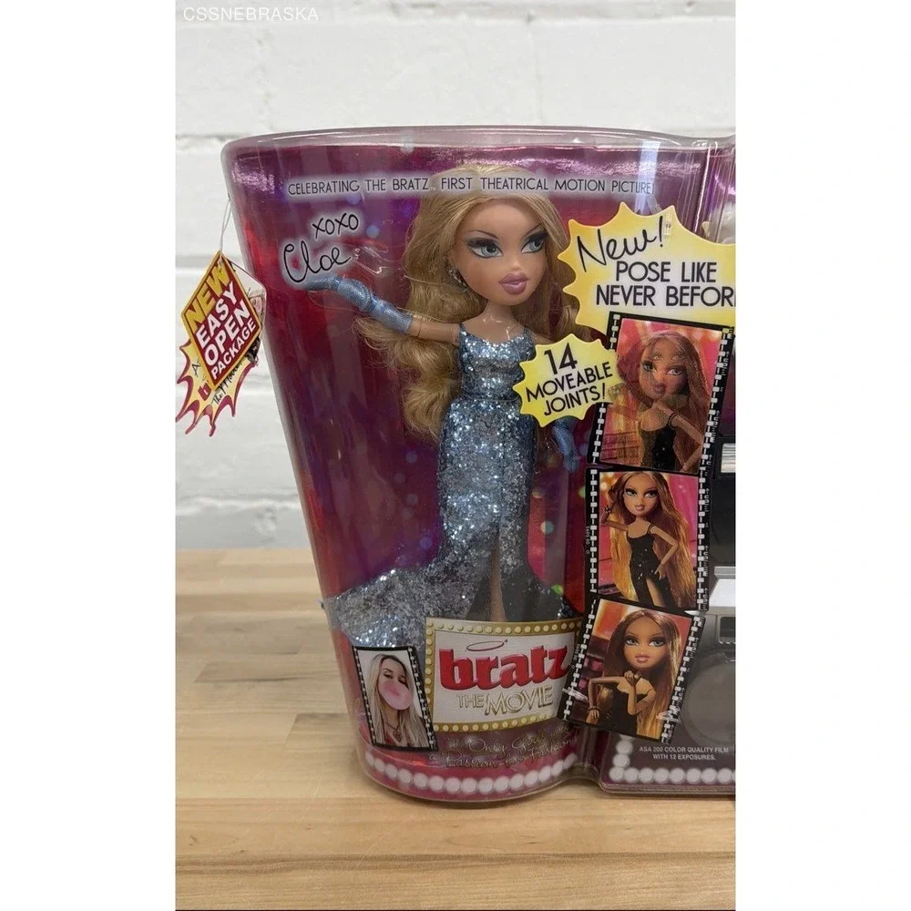 Bratz The Movie Cloe Posable Doll with Coat and Real‎ Camera MGA NEW in Package